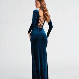 Velvet formal dress. Never worn. Tags still on.